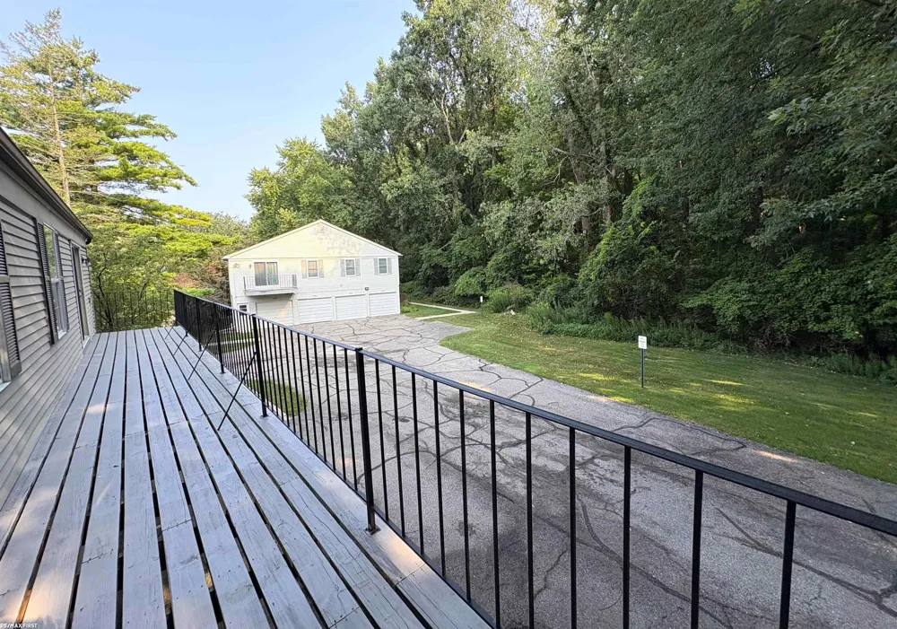 33699 Bayview Drive Chesterfield Township, MI 48047
