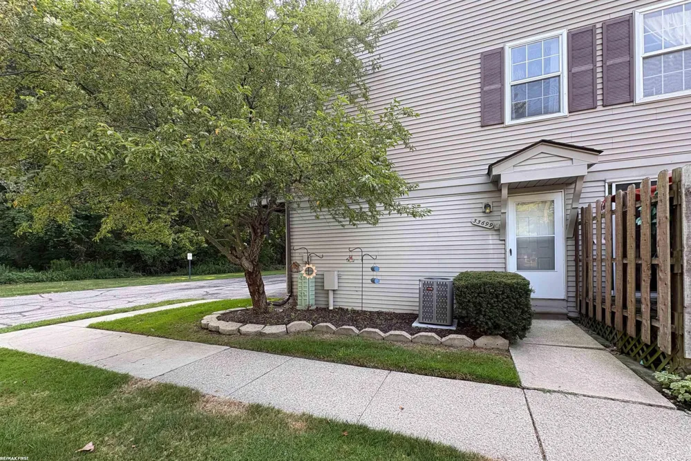 33699 Bayview Drive Chesterfield Township, MI 48047
