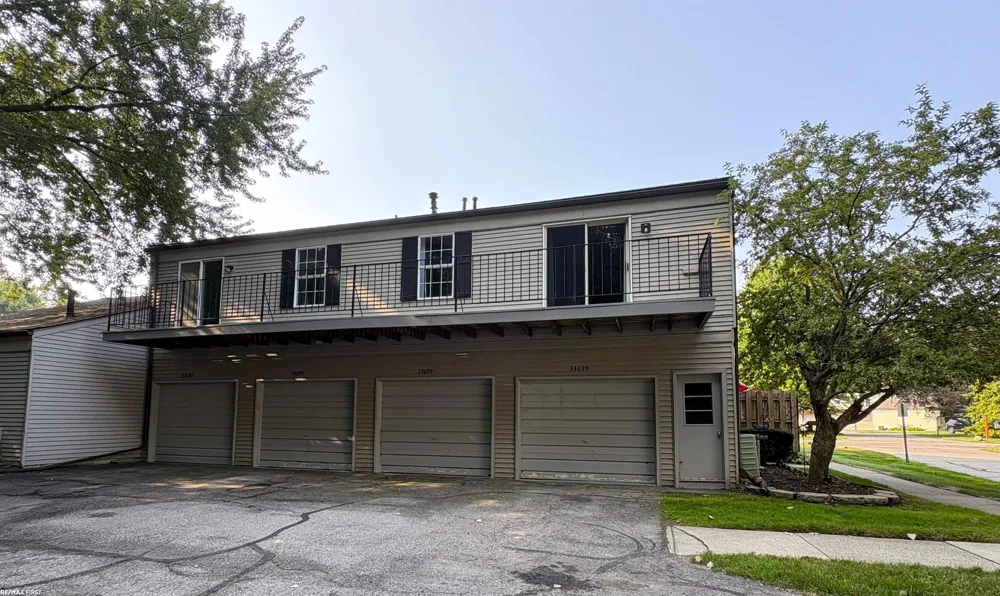 33699 Bayview Drive Chesterfield Township, MI 48047