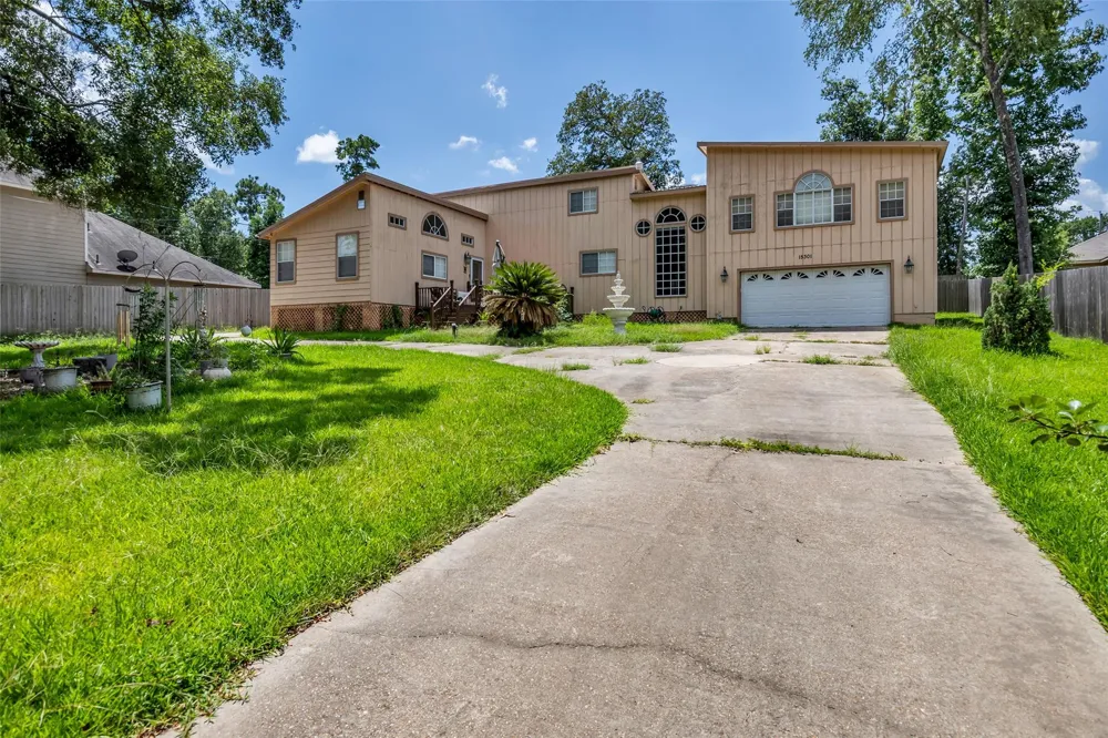 15301 Arrowhead Loop W Willis, TX 77378