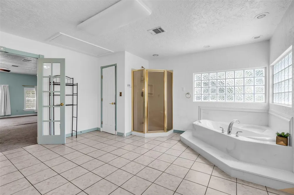 15301 Arrowhead Loop W Willis, TX 77378