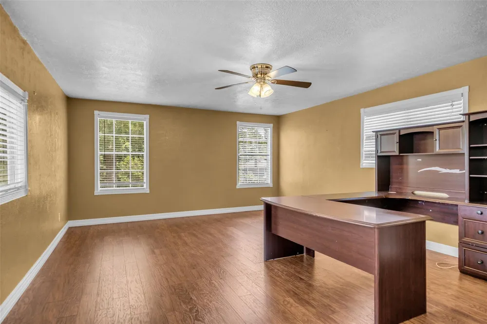 15301 Arrowhead Loop W Willis, TX 77378
