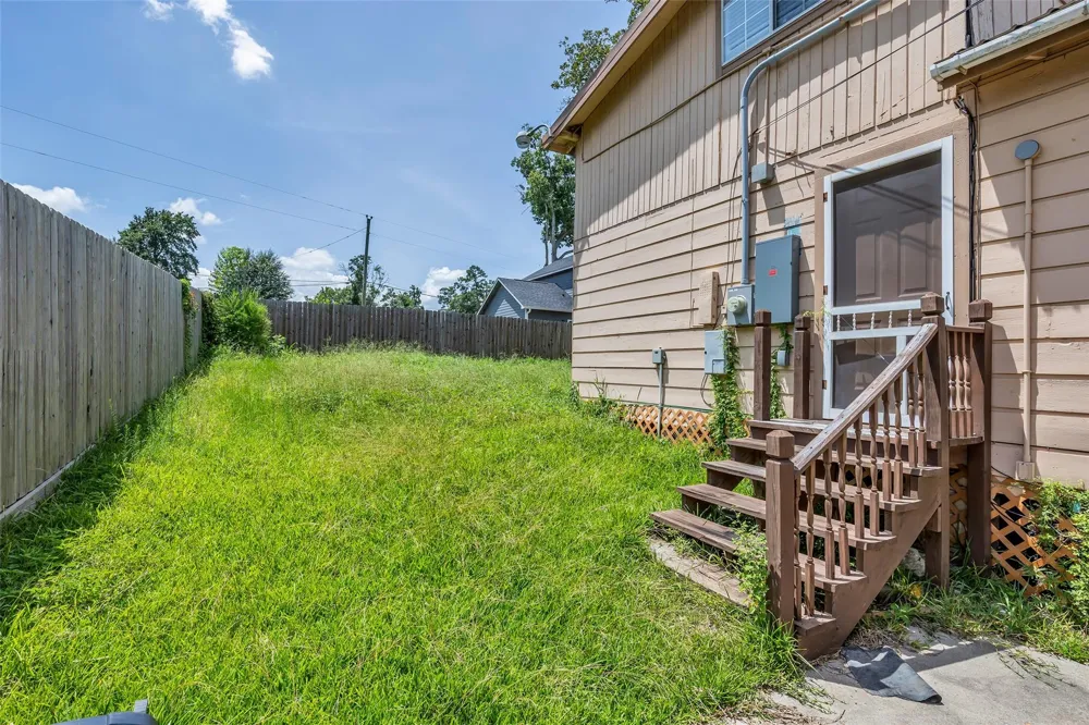 15301 Arrowhead Loop W Willis, TX 77378