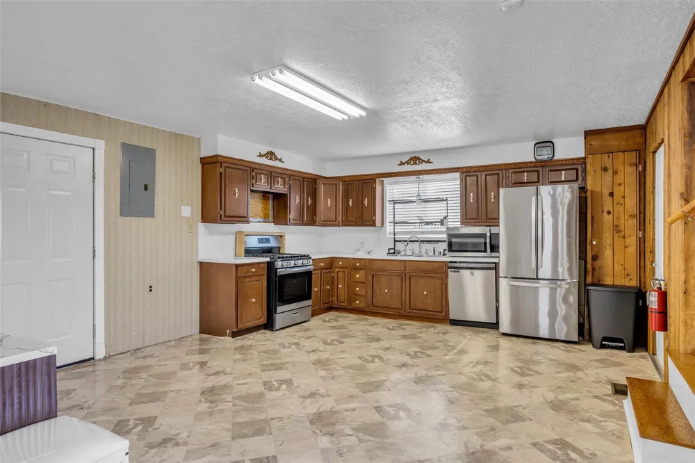 15301 Arrowhead Loop W Willis, TX 77378