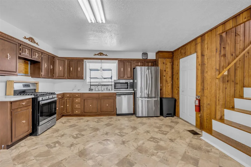 15301 Arrowhead Loop W Willis, TX 77378