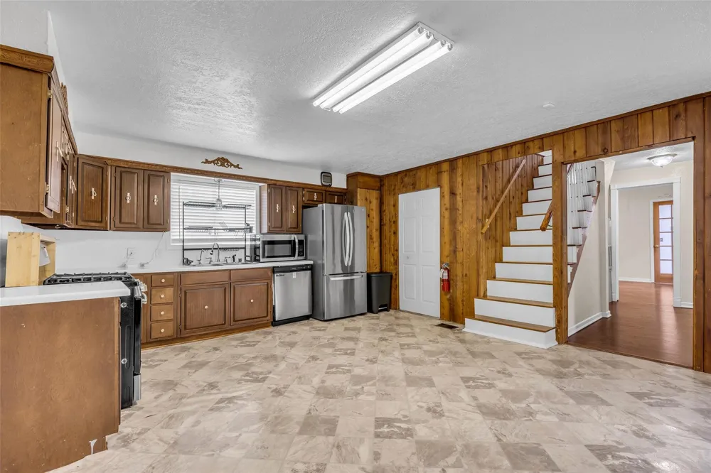 15301 Arrowhead Loop W Willis, TX 77378