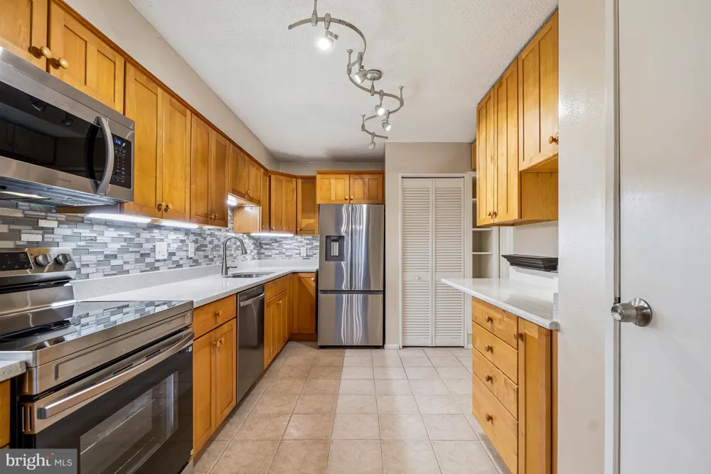 5901 MOUNT EAGLE DRIVE #108 Alexandria, VA 22303