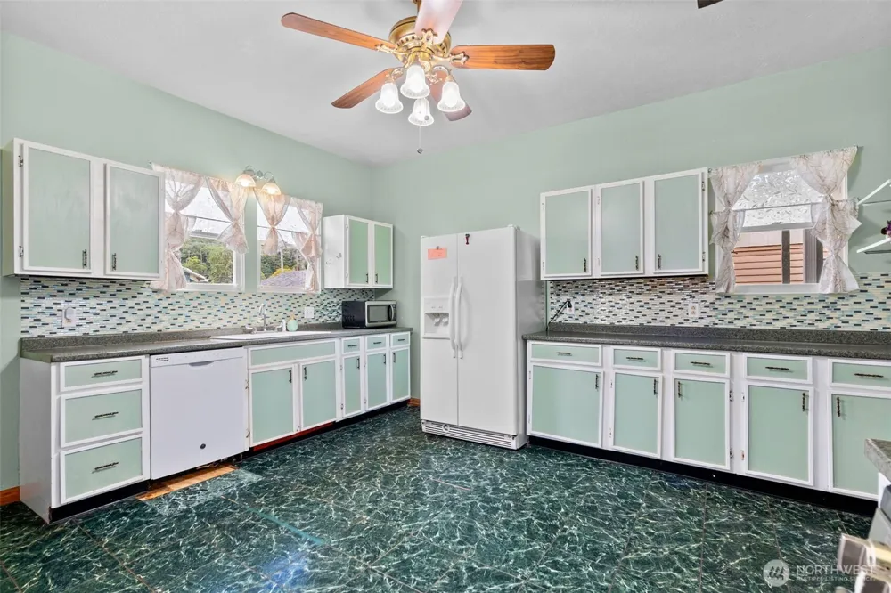 351 Karr Avenue Hoquiam, WA 98550