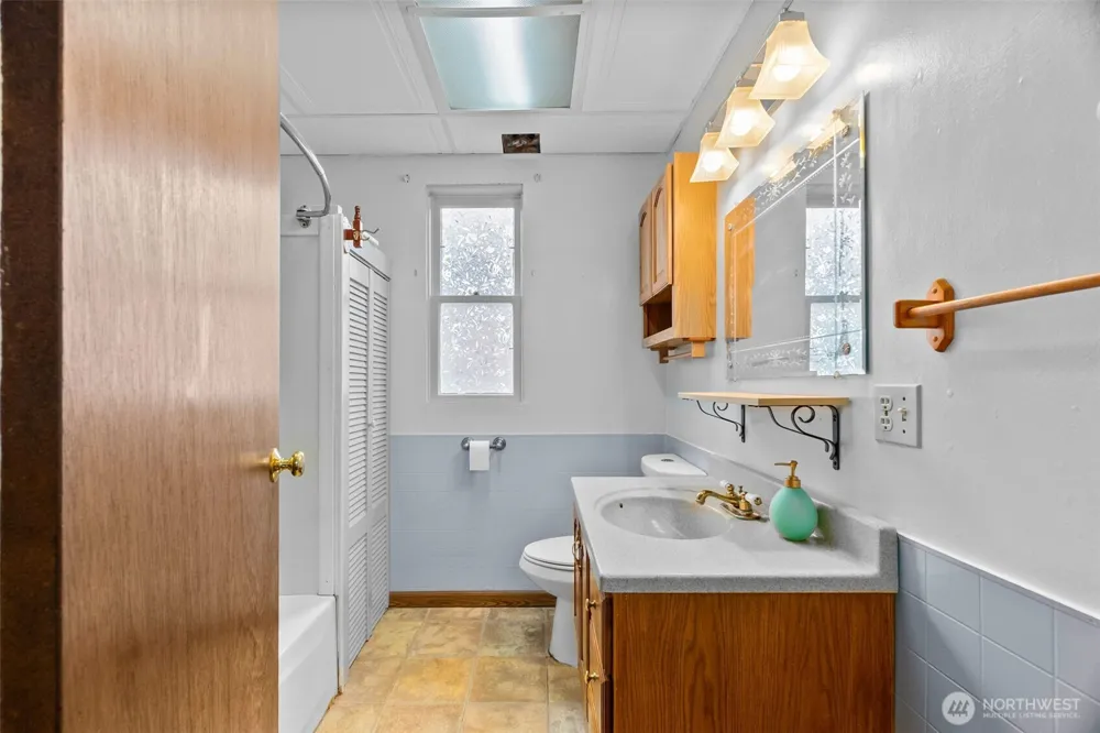 351 Karr Avenue Hoquiam, WA 98550