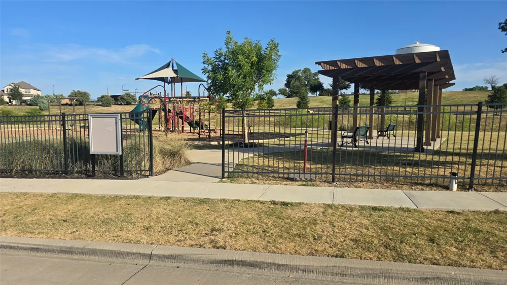 4805 Briarwood Drive Haltom City, TX 76137