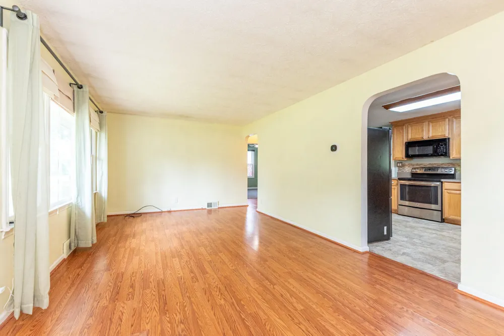 562 Brookside Road Ypsilanti, MI 48197
