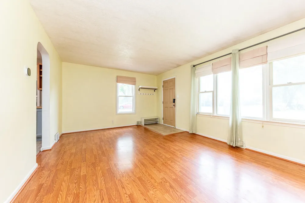 562 Brookside Road Ypsilanti, MI 48197