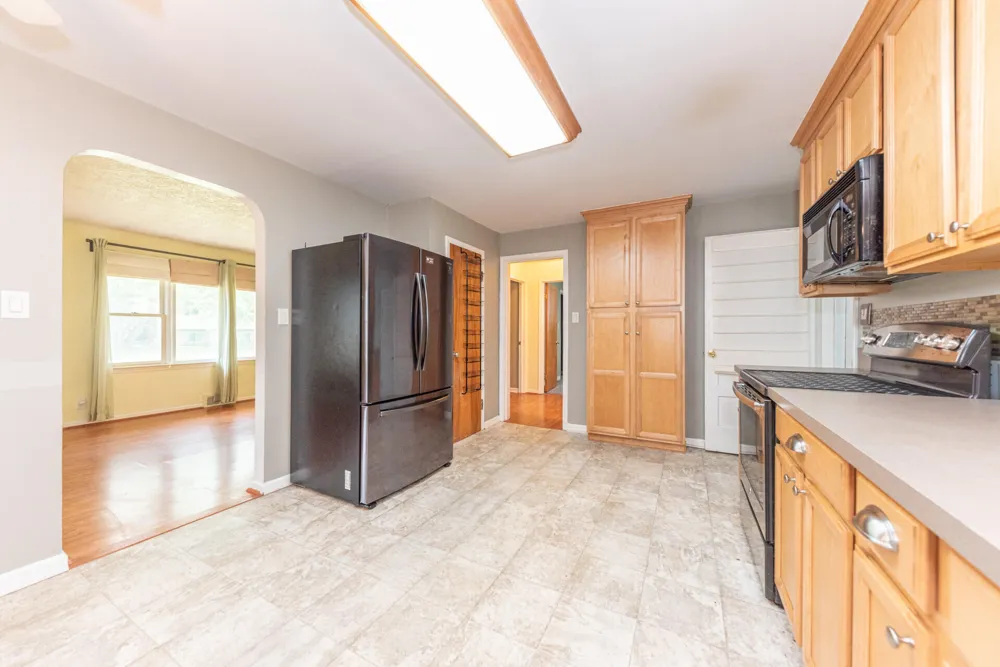 562 Brookside Road Ypsilanti, MI 48197