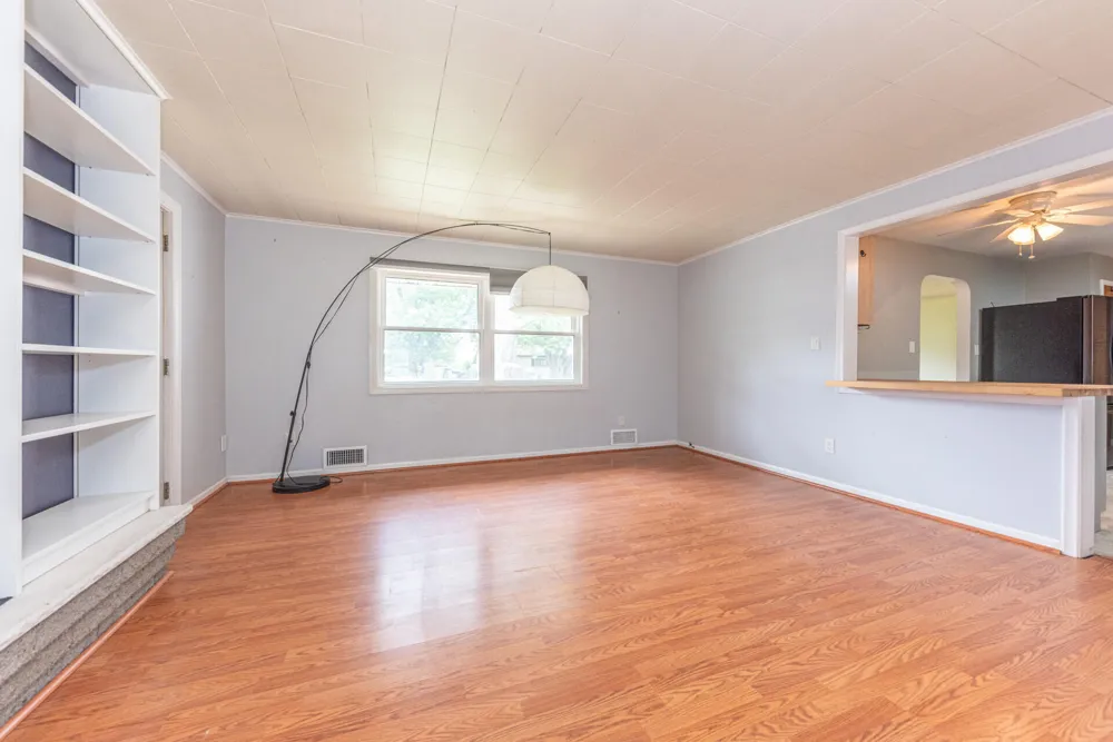 562 Brookside Road Ypsilanti, MI 48197