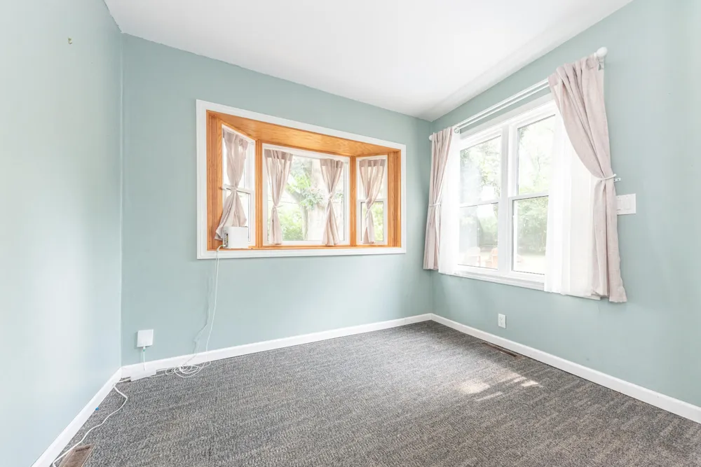 562 Brookside Road Ypsilanti, MI 48197
