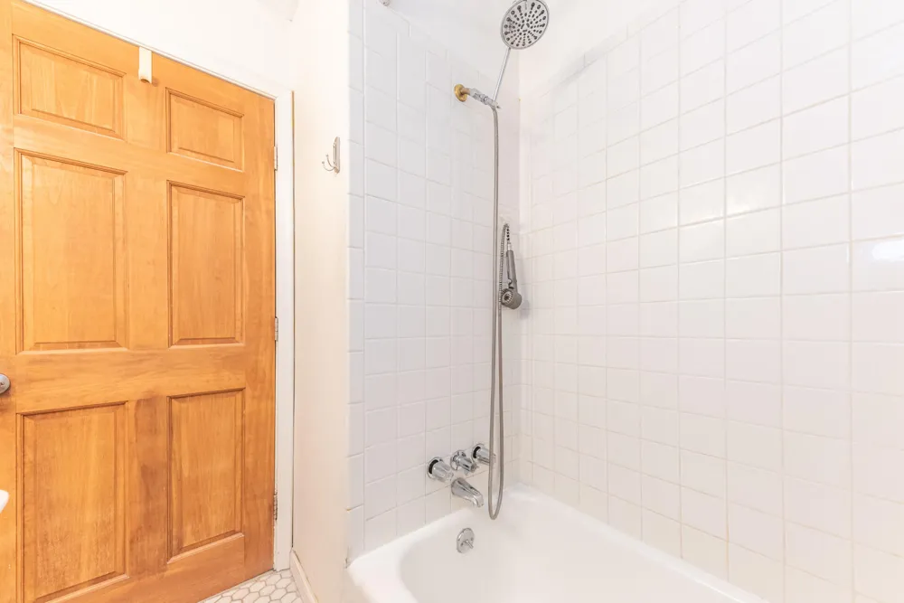 562 Brookside Road Ypsilanti, MI 48197