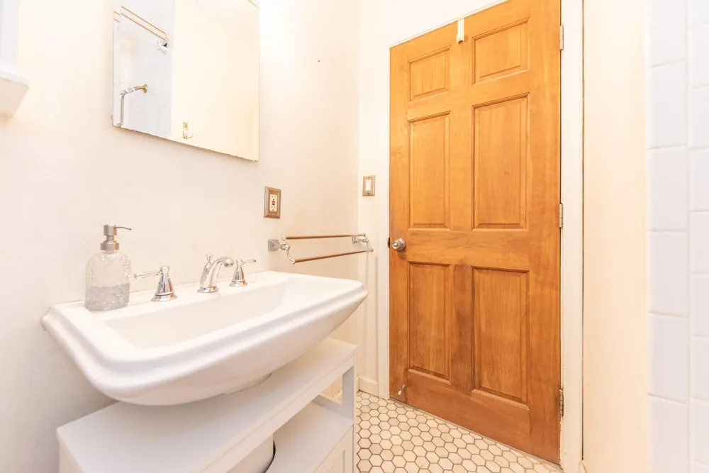 562 Brookside Road Ypsilanti, MI 48197