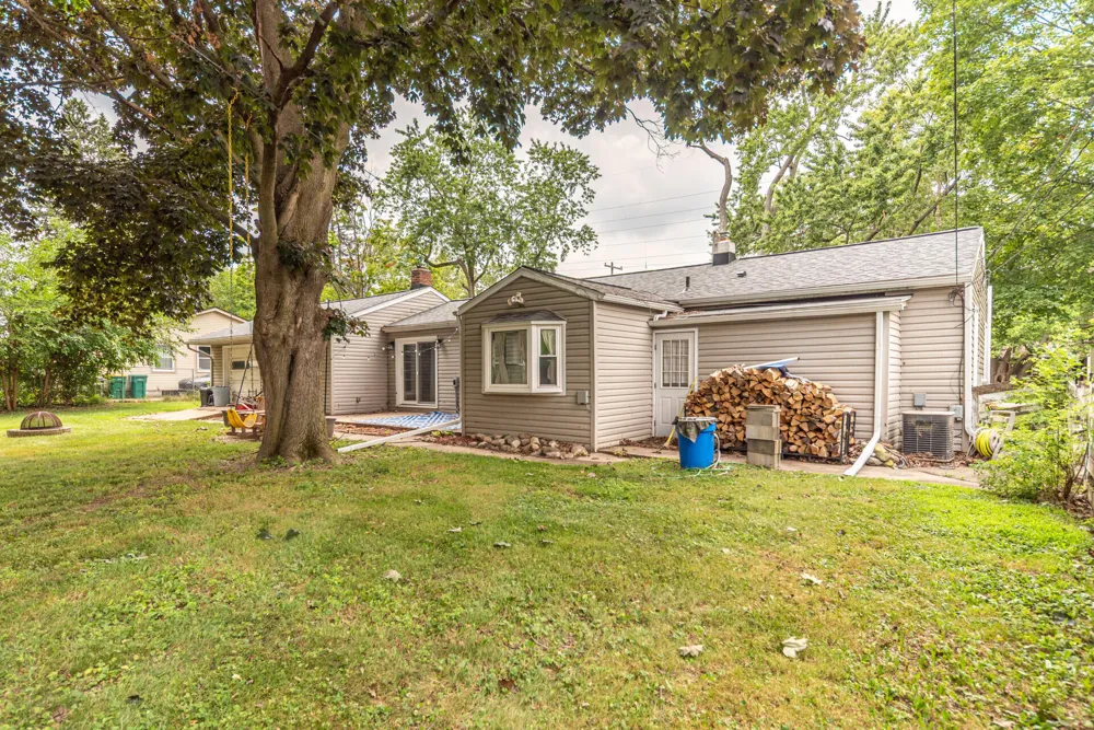 562 Brookside Road Ypsilanti, MI 48197