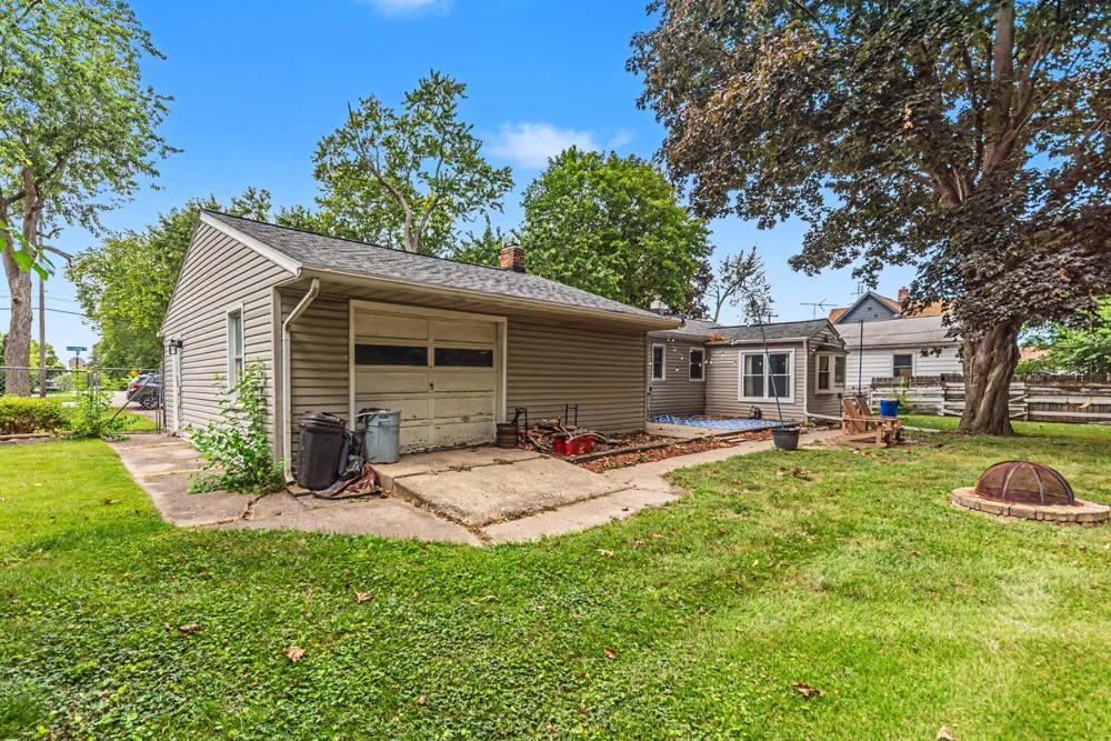 562 Brookside Road Ypsilanti, MI 48197