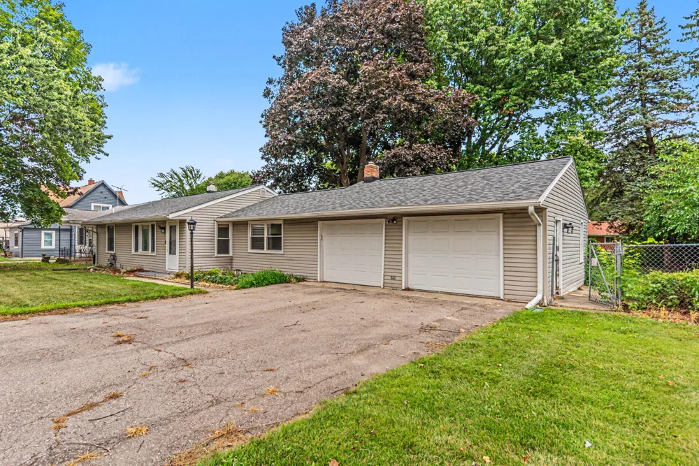 562 Brookside Road Ypsilanti, MI 48197