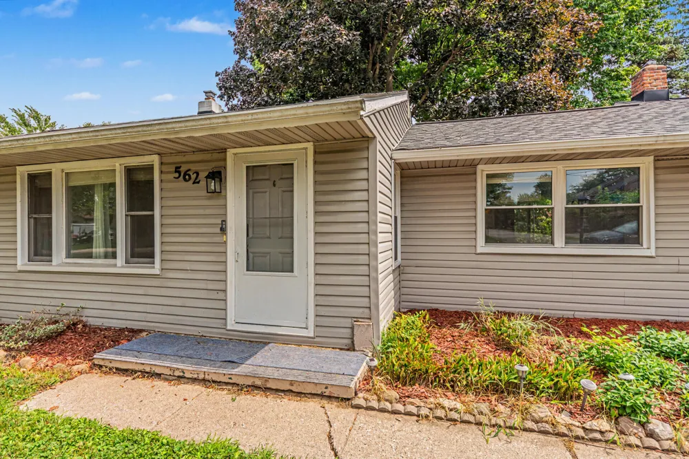 562 Brookside Road Ypsilanti, MI 48197