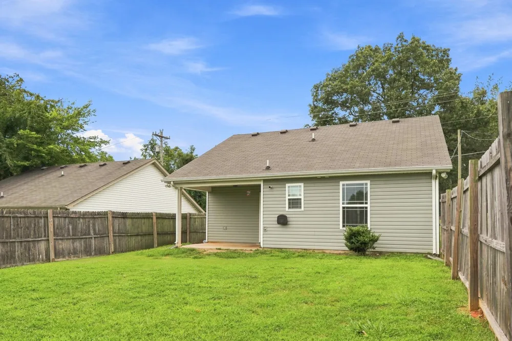915 17th Ave E Springfield, TN 37172