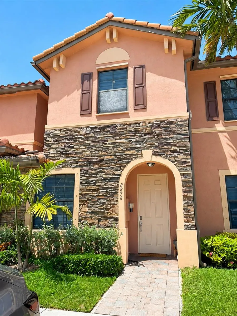 8876 W 35th Way Hialeah, FL 33018