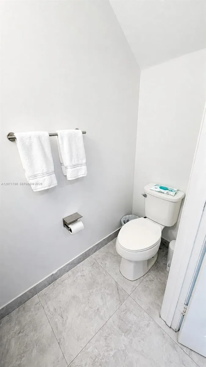 8876 W 35th Way Hialeah, FL 33018