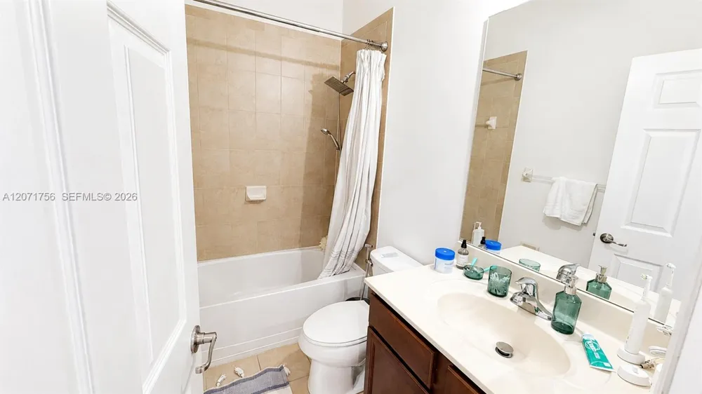 8876 W 35th Way Hialeah, FL 33018