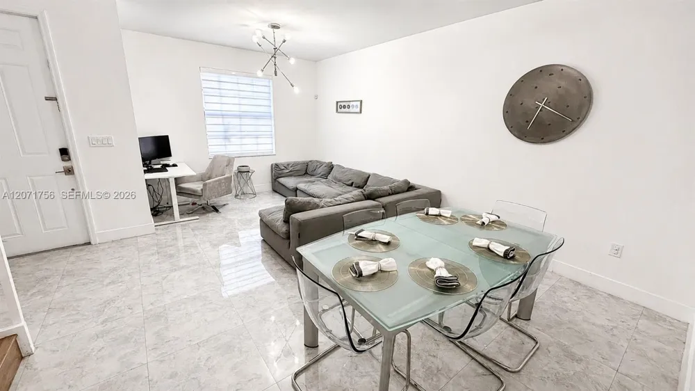 8876 W 35th Way Hialeah, FL 33018