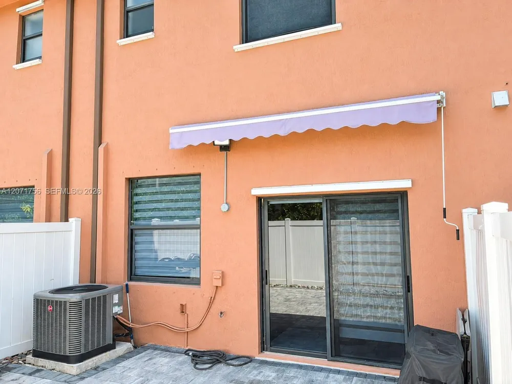 8876 W 35th Way Hialeah, FL 33018