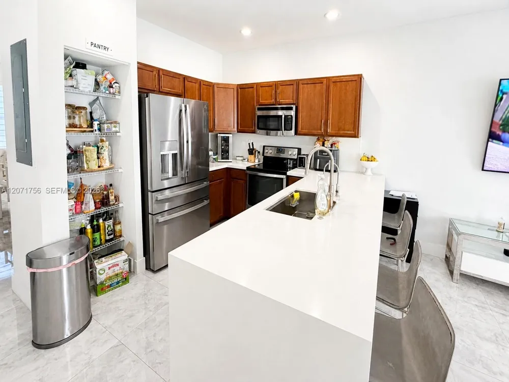 8876 W 35th Way Hialeah, FL 33018