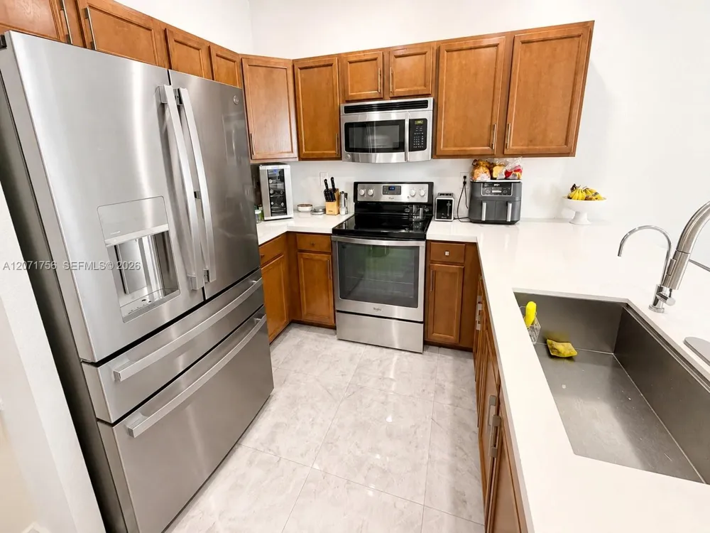 8876 W 35th Way Hialeah, FL 33018