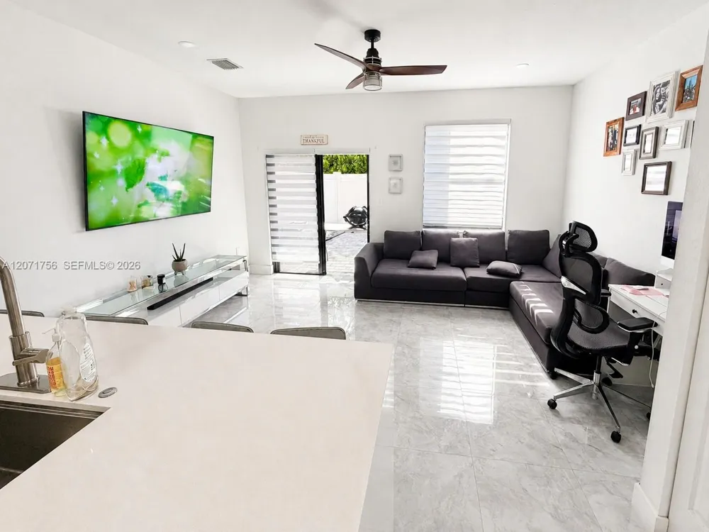 8876 W 35th Way Hialeah, FL 33018