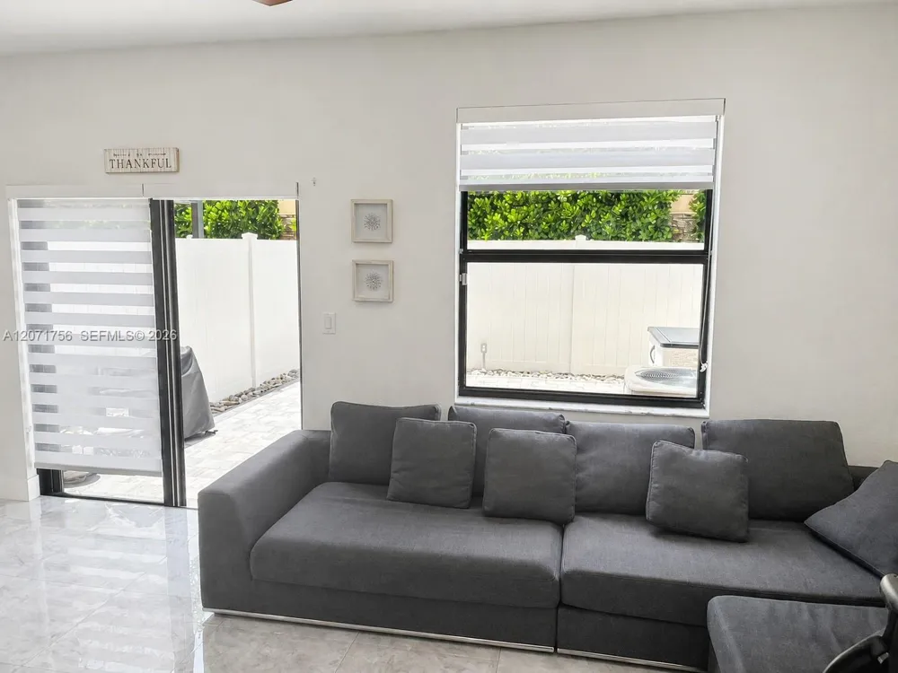 8876 W 35th Way Hialeah, FL 33018