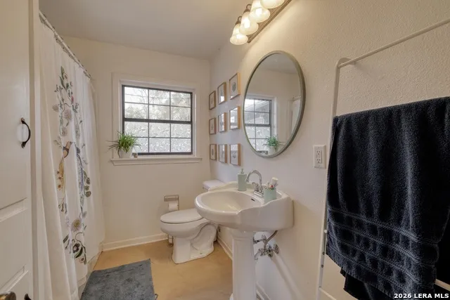 1233 Orange Lockhart, TX 78644