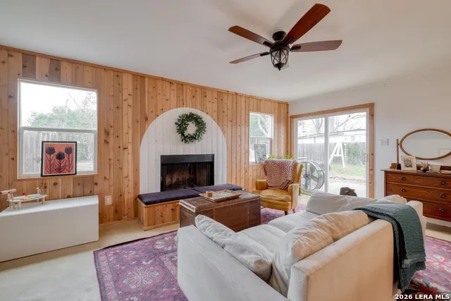 1233 Orange Lockhart, TX 78644