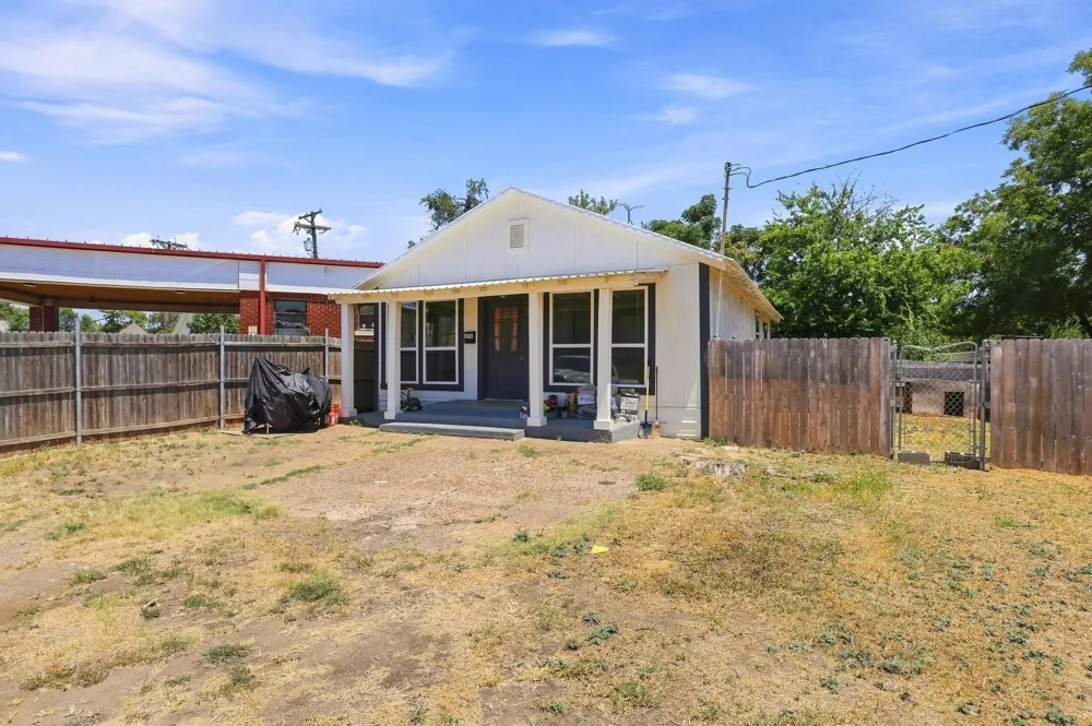 298 7th Street Honey Grove, TX 75446