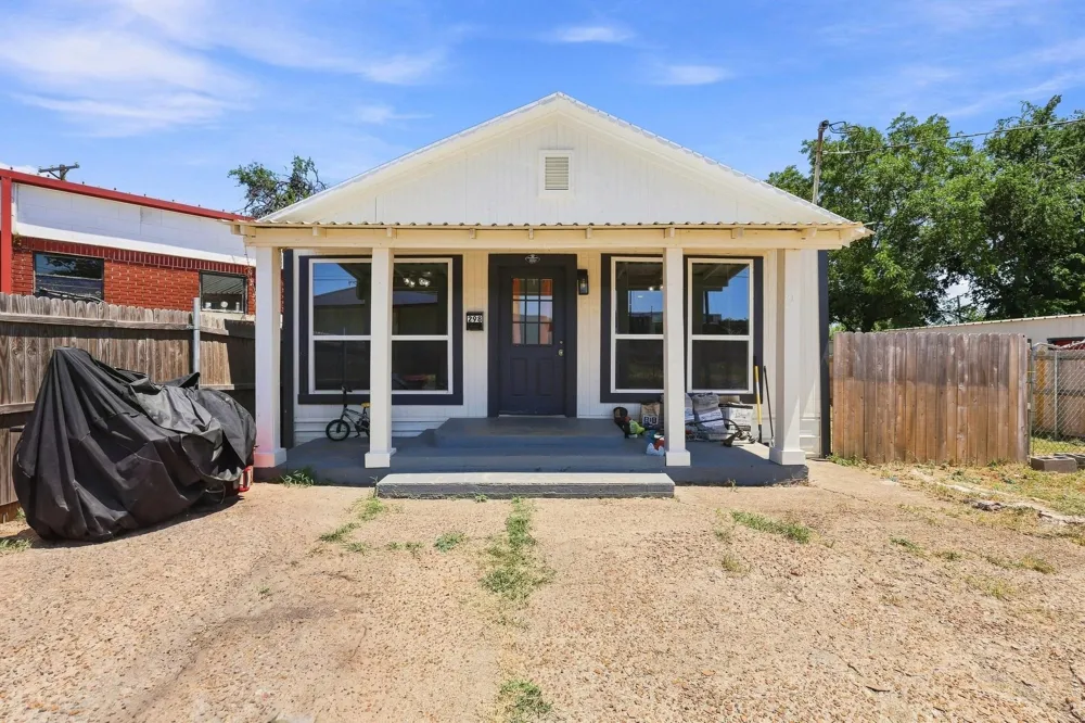 298 7th Street Honey Grove, TX 75446