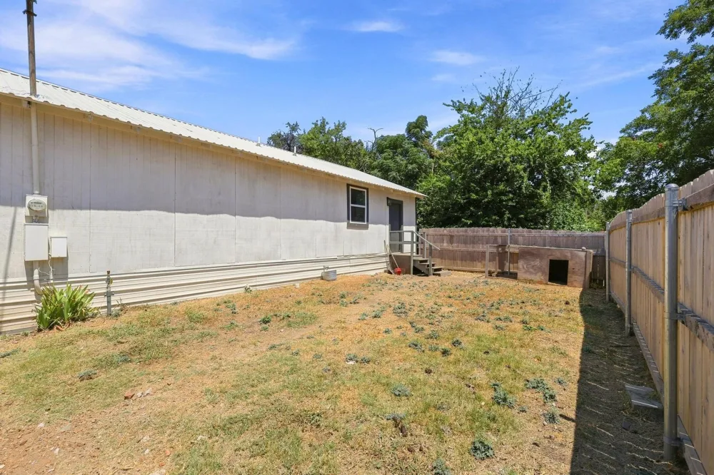 298 7th Street Honey Grove, TX 75446