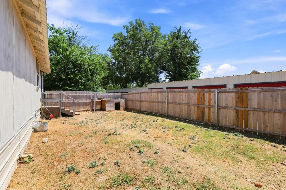 298 7th Street Honey Grove, TX 75446