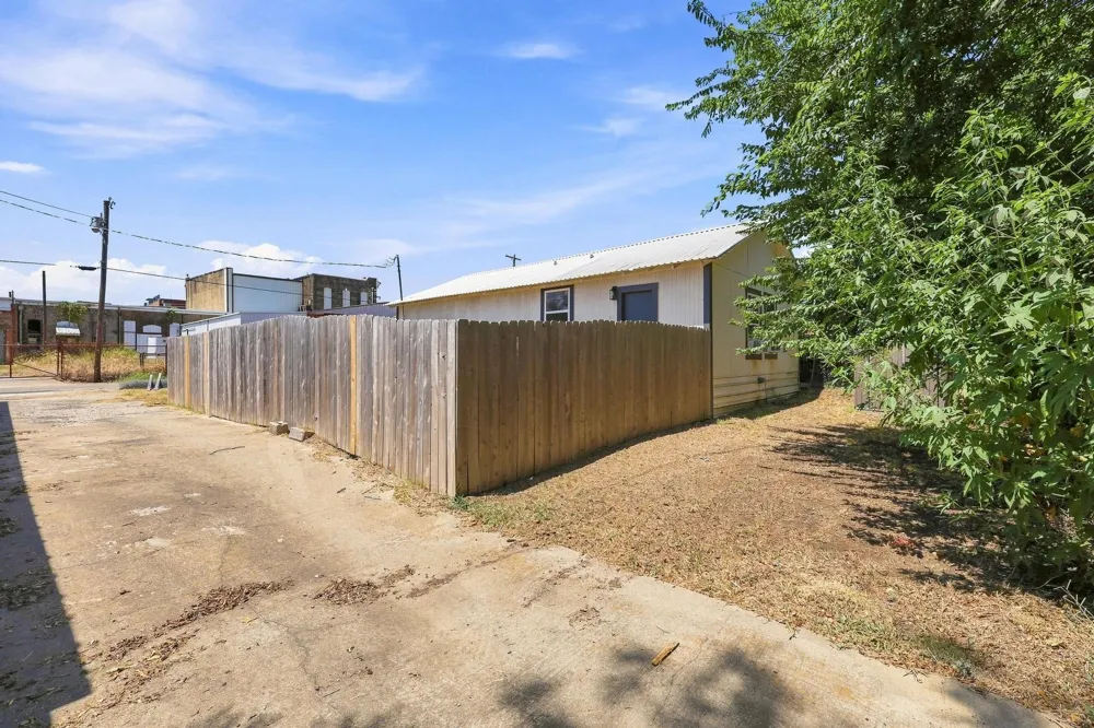 298 7th Street Honey Grove, TX 75446
