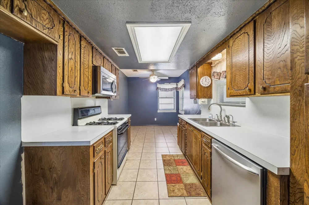 735 Pas Trail Huffman, TX 77336