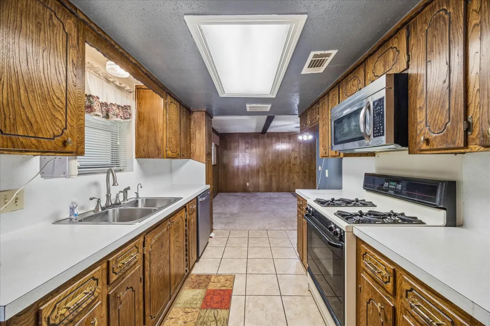 735 Pas Trail Huffman, TX 77336