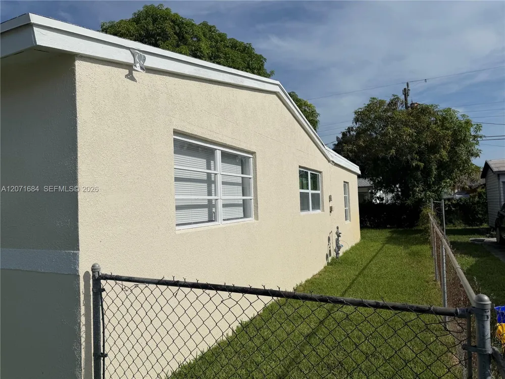 1240 W 26TH CT Riviera Beach, FL 33404