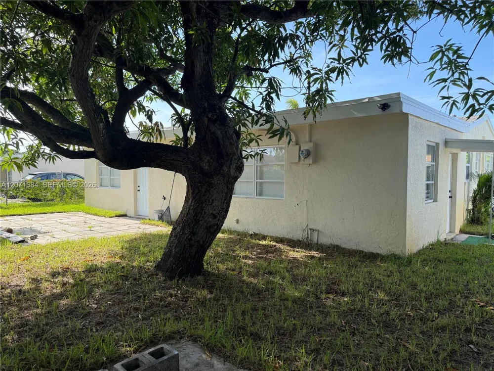 1240 W 26TH CT Riviera Beach, FL 33404