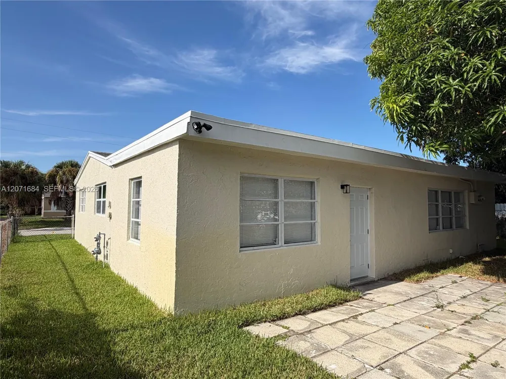 1240 W 26TH CT Riviera Beach, FL 33404