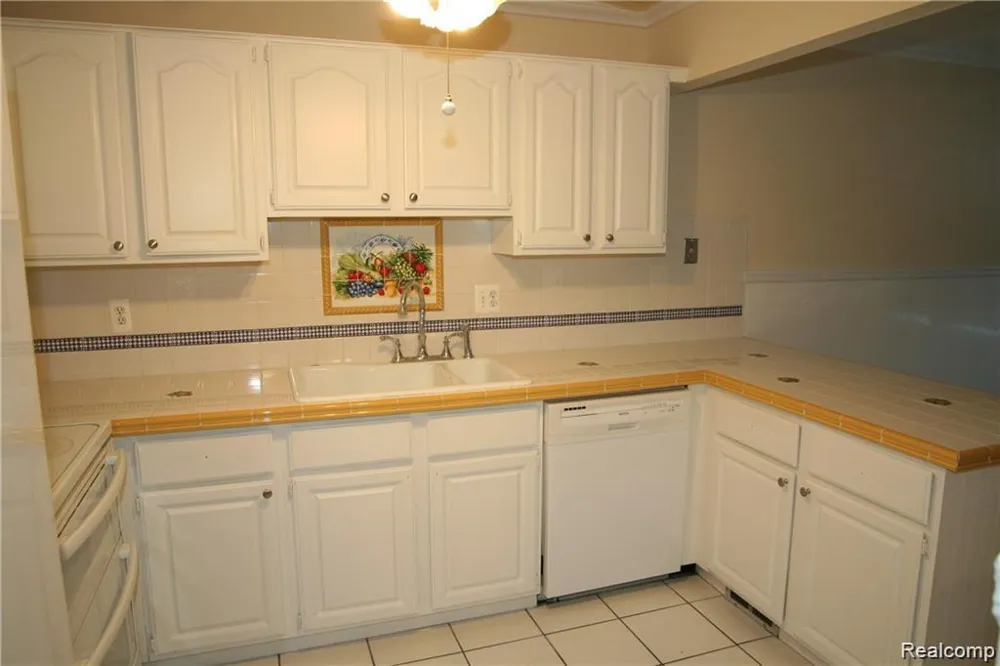 20871 E Glen Haven Circle Novi City, MI 48167