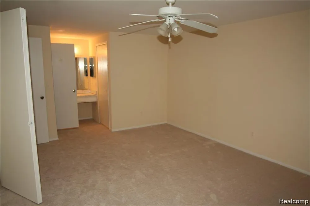 20871 E Glen Haven Circle Novi City, MI 48167