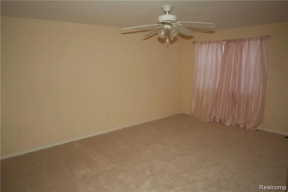 20871 E Glen Haven Circle Novi City, MI 48167